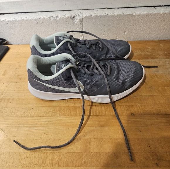 Nike Shoes Womens Size 10 City Trainer Training Sneakers Gray Mesh Low Top - Picture 2 of 5